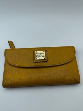 Dooney & Bourke Pebble Grain Leather Continental Clutch Wallet Luca Caramel